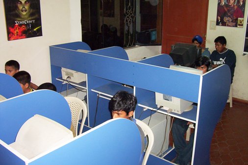 Módulo de melamine azul de tres posiciones.