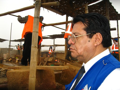 Dr. Fabian Tutaya interviene activamente en la lucha por la preservación del medio ambiente en Lima Norte. Foto: Carlos Santana Aguilar. carabayllo.net Comas Tupac Amaru