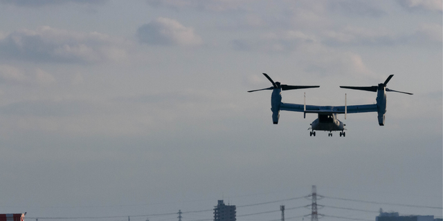 El Bell Boeing V22 Osprey de rotor basculante despegó con la Marina de los EE. UU. de Atsuki, una instalación aérea naval en Yamato, Kanakawa, Japón.